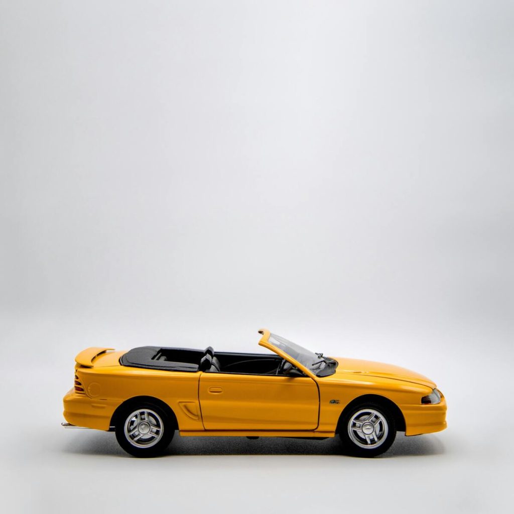 Coche de juguete Cabrio Amarillo - imagen de producto demo